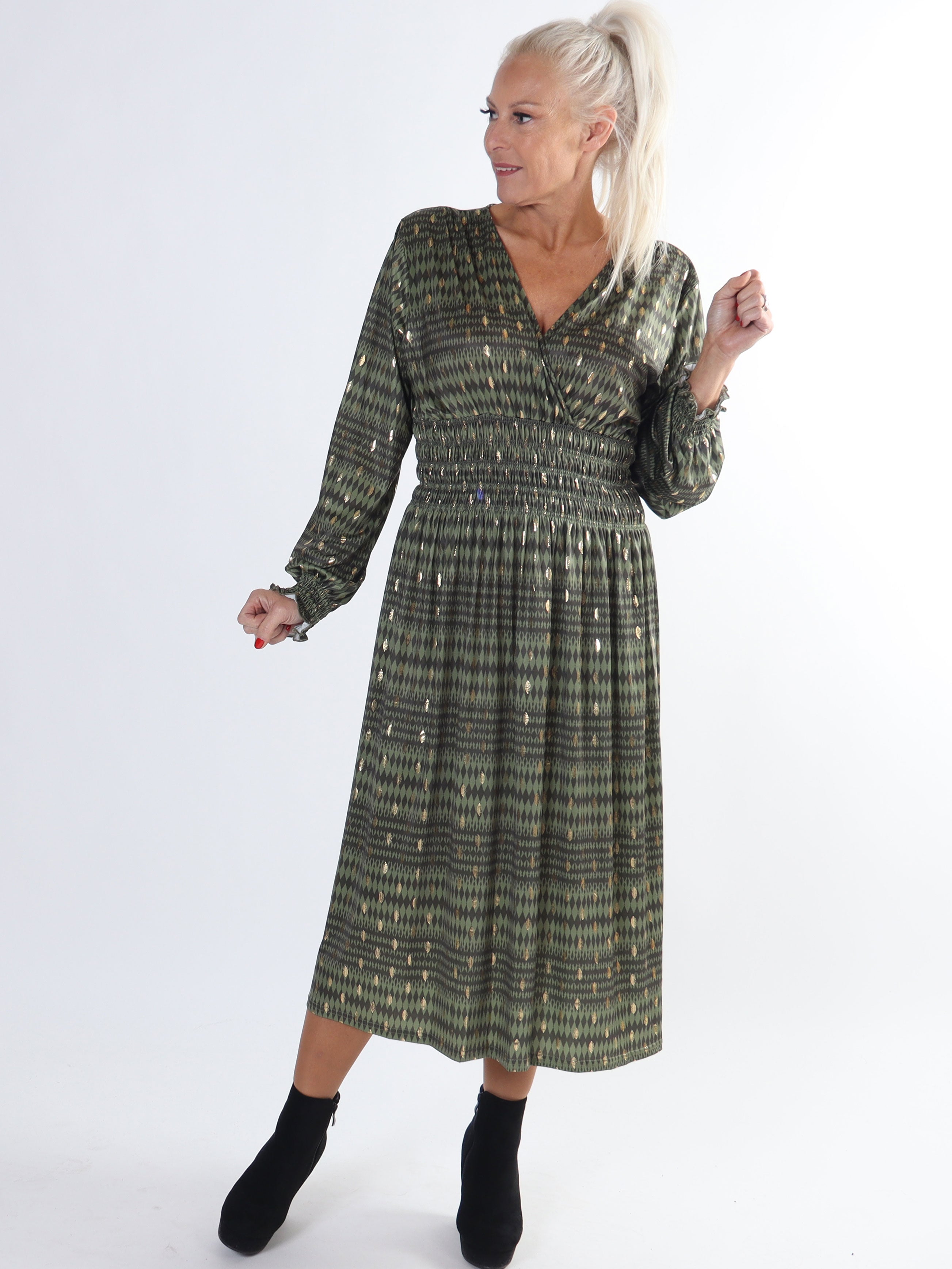 Pams Stripe Midi L/S - Plus size mønstret kjole med gulddetaljer